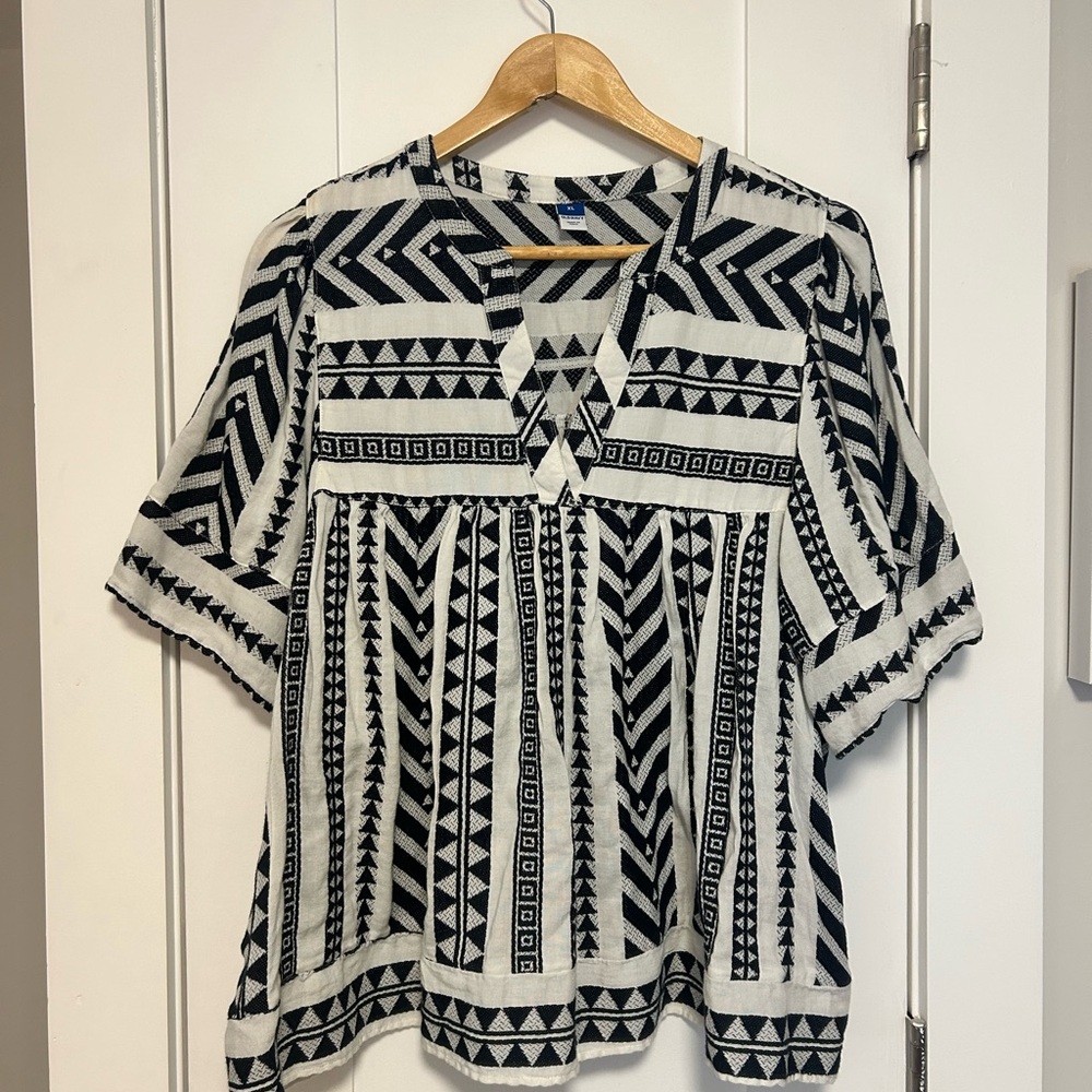 Old Navy Black and White Geometric Blouse